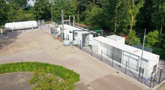 Koning opent Productiestation voor Groene Waterstof van Hysolar