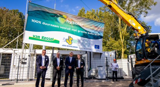 Koning Willem-Alexander opent groene waterstofproductiestation Hysolar